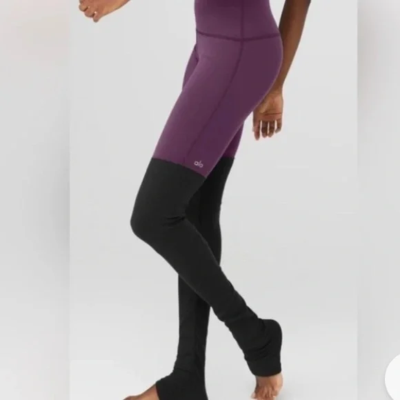 Alo Yoga Airbrush High-Waist Highlight Goddess Leggings in the Dark Plum & Black - Picture 1 of 7